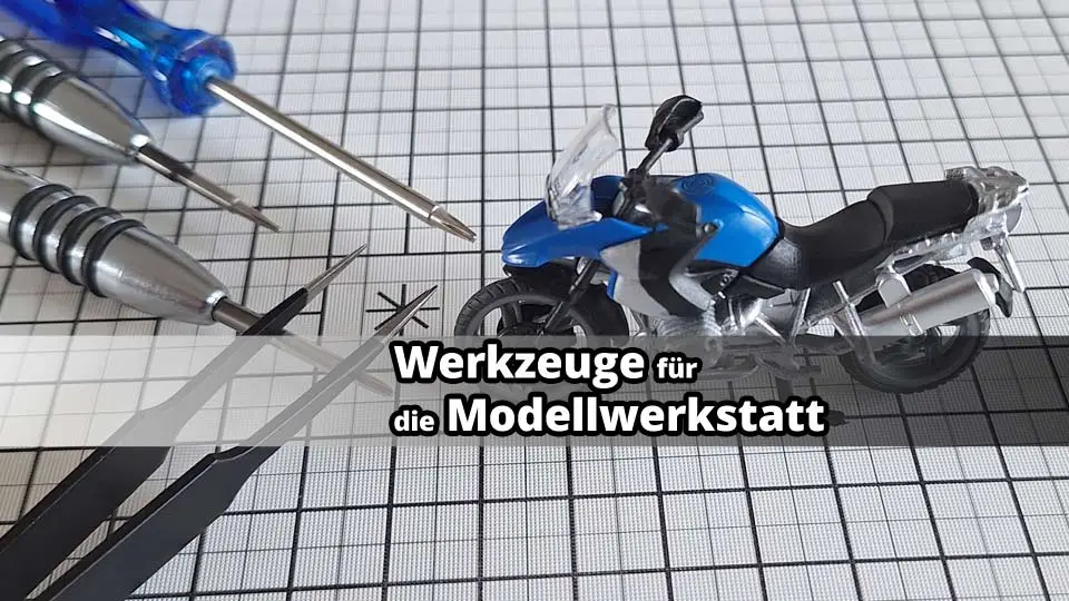 Modellmotorrad mit Werkzeug